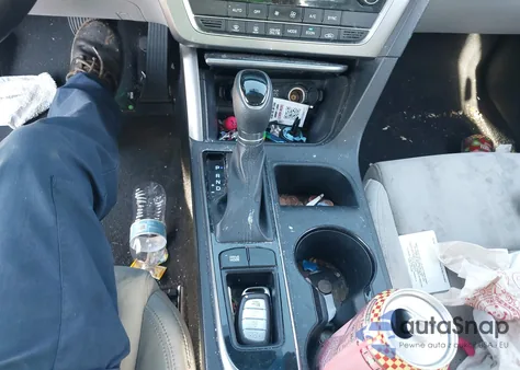 2017 Hyundai Sonata Hybrid Se z USA, uszkodzony, nr VIN KMHE24L13HA054163